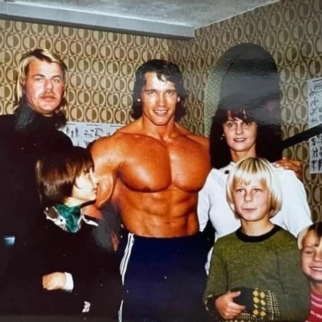 Arnold Schwarzenegger with Fans