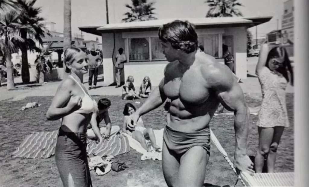 Unseen picture of Arnold with a female fan